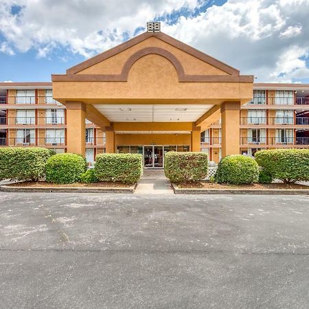 Budgetel Inn & Suites Forest Park Esterno foto