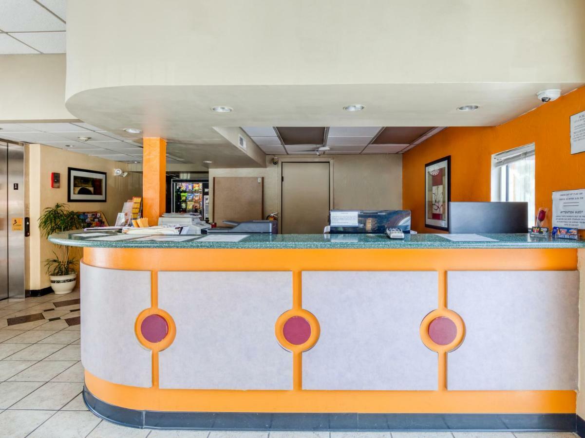 Budgetel Inn & Suites Forest Park Esterno foto