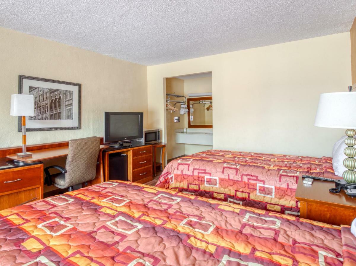 Budgetel Inn & Suites Forest Park Esterno foto