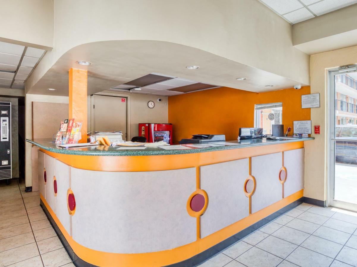 Budgetel Inn & Suites Forest Park Esterno foto
