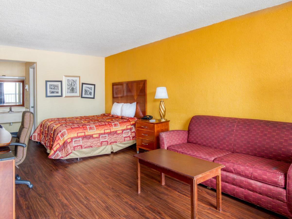 Budgetel Inn & Suites Forest Park Esterno foto