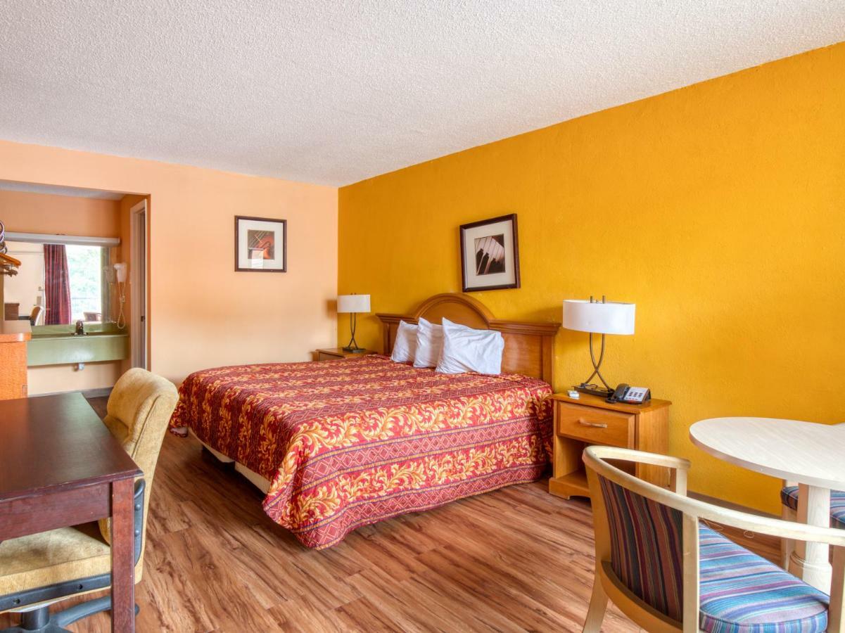 Budgetel Inn & Suites Forest Park Esterno foto