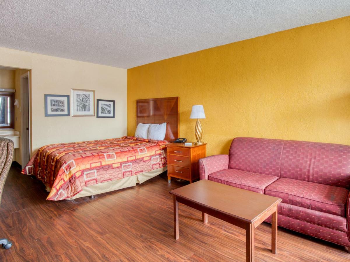 Budgetel Inn & Suites Forest Park Esterno foto