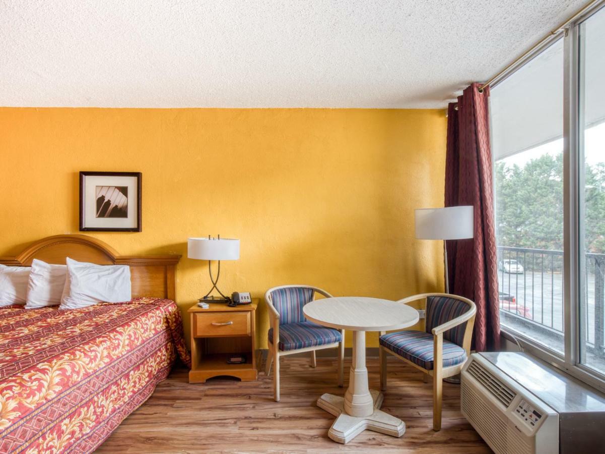 Budgetel Inn & Suites Forest Park Esterno foto