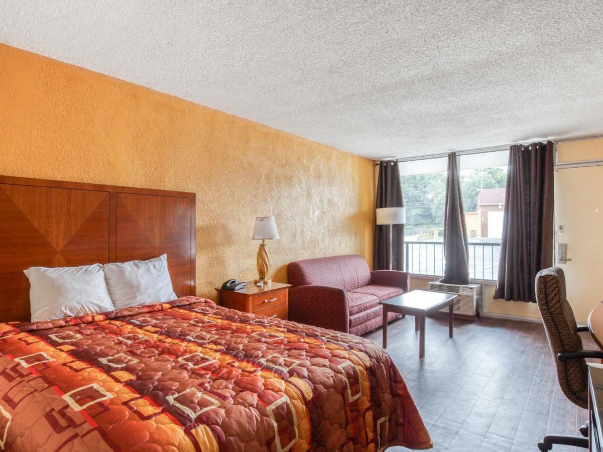 Budgetel Inn & Suites Forest Park Esterno foto