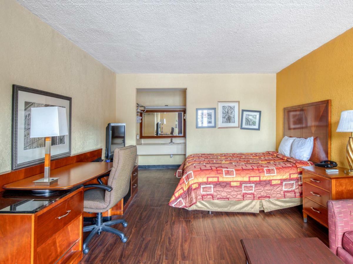 Budgetel Inn & Suites Forest Park Esterno foto