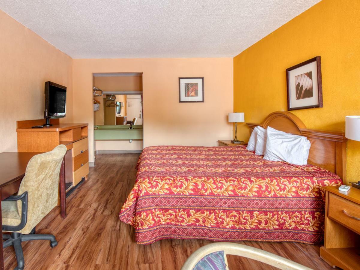 Budgetel Inn & Suites Forest Park Esterno foto