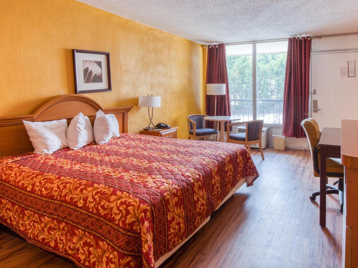 Budgetel Inn & Suites Forest Park Esterno foto
